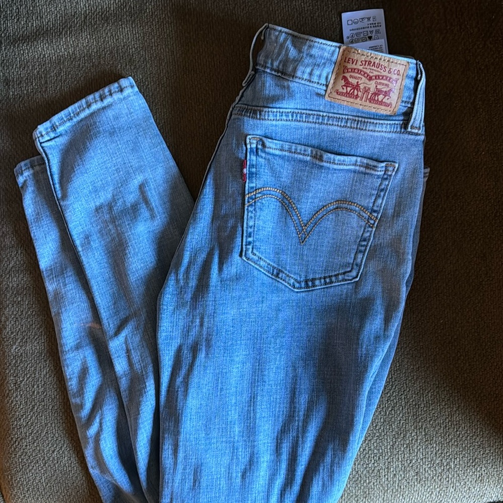 Levi skinny jeans size 29